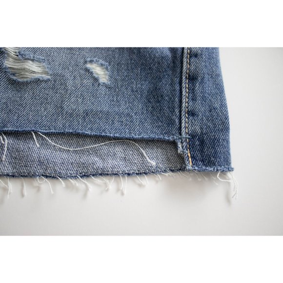 NWT Hollister Ultra High Rise Vintage Relaxed Mom Short Distressed Denim 17 - Picture 14 of 15